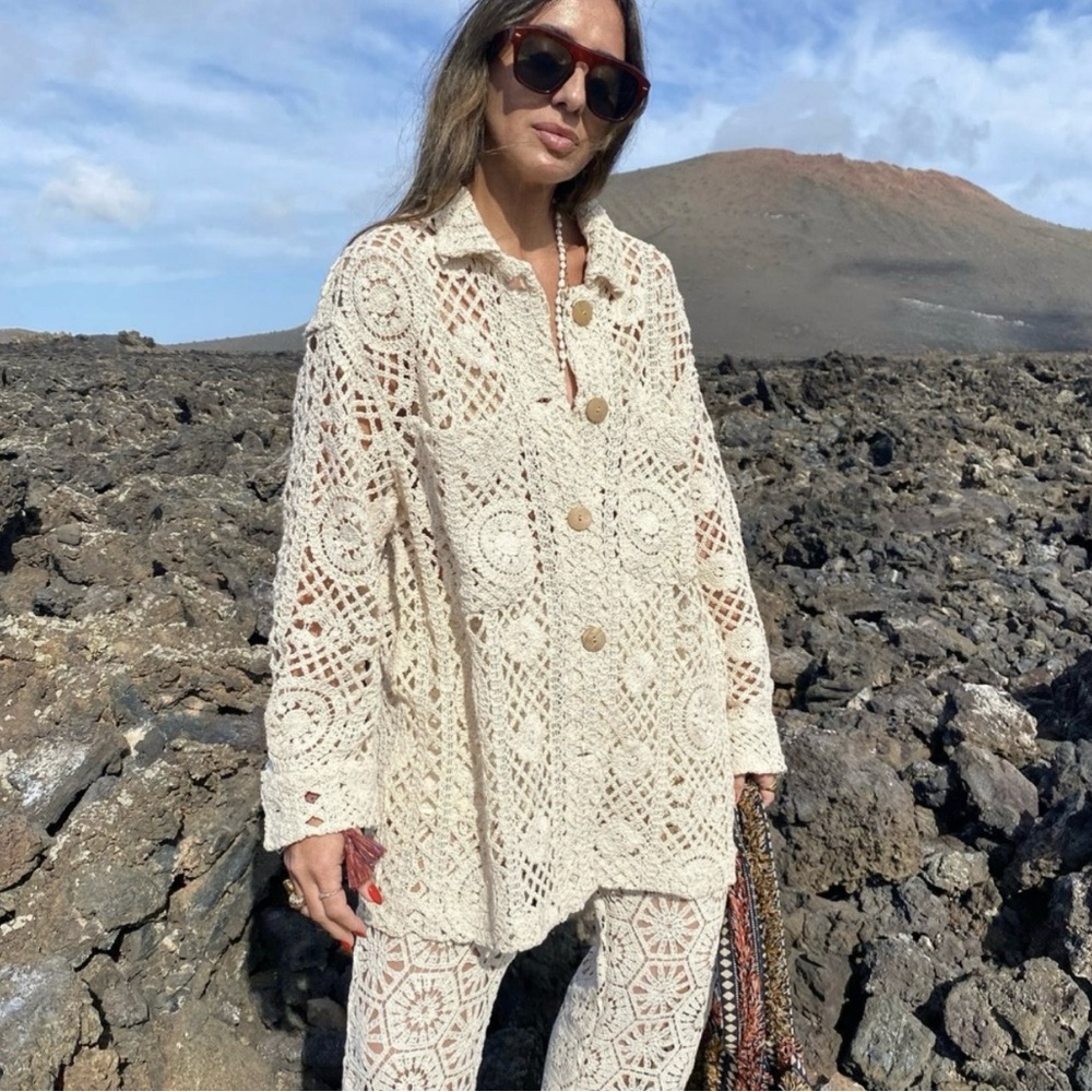 ZARA LIMITED EDITION CROCHET BUTTON UP - SOLD OUT - NEW W/O TAGS SIZE XS